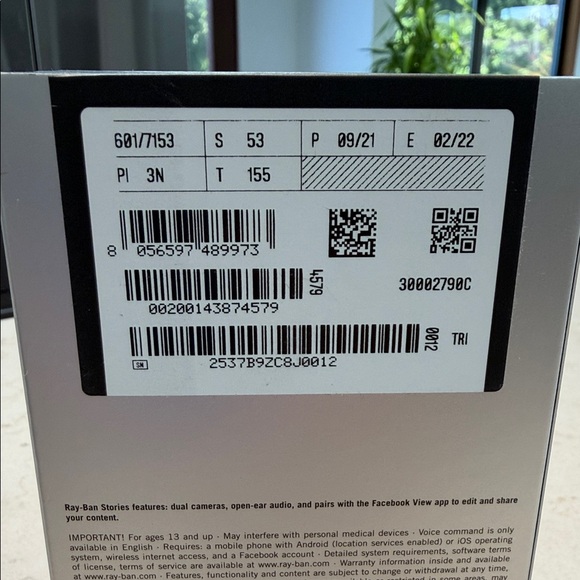 Ray-Ban Stories Wayfarer Box in Silver - Picture 3 of 11